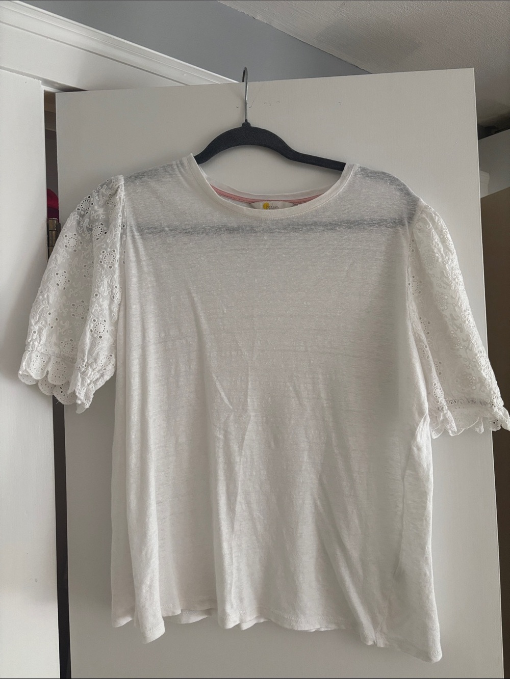 Boden White Eyelet Puff Sleeve Tee